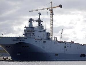 منظر عام لحاملة الطائرات ميسترال أنور السادات في ميناء سان نازير بفرنسا يوم الجمعة
