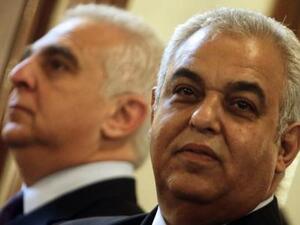 وزير الموارد المائية والري المصري السابق محمد نصر الدين علام (الى اليمين) 
