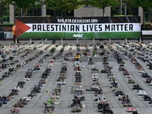 آلاف الأحذية أمام مقرّ الاتحاد الأوروبي ببروكسل تضامنا مع فلسطين 
