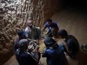 مقاتلون من فيلق الرحمن في الغوطة السورية

