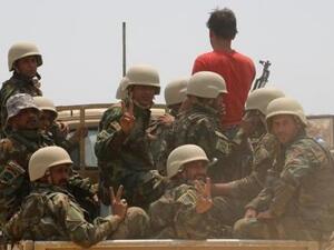 مقاتلون شيعة عراقيون يتجمعون بالقرب من الفلوجة
