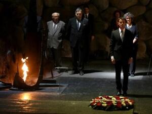 فالس خلال زيارته متحف ياد فاشيم لضحايا الهولوكوست في القدس
