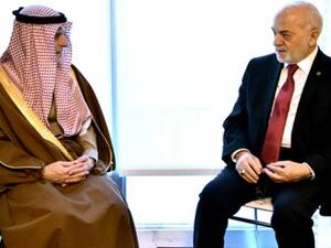الجبير (يسار) خلال لقائه بوزير الخارجية العراقي إبراهيم الجعفري