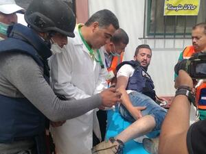 اصابة عشرات الفلسطينيين بمواجهات مع الجيش الاسرائيلي بغزة