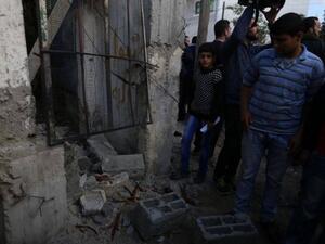 مقتل 3 من أسرة واحدة في انفجار غامض جنوب غزة

