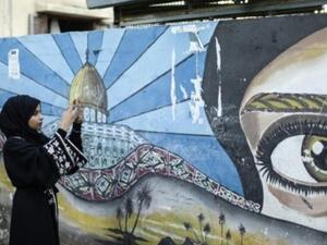 فاطمة مصبح (21 عاما) تلتقط صورا في غزة لاظهار اقع مختلف للقطاع على مواقع التواصل الاجتماعي

