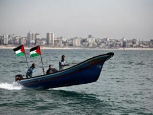 ارشيف/ صيادون قبالة مدينة غزة