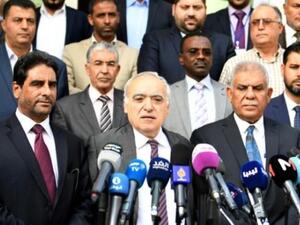 المبعوث الاممي الخاص بليبيا غسان سلامة متوسطا ممثلي لجنة حوار برلمان طبرق

