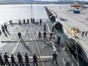 سفينة اميركية تغادر قاعدة غوام البحرية.

