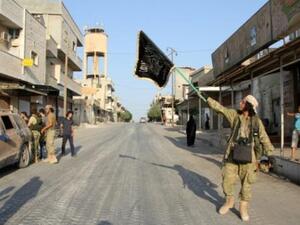 مقاتل من فصيل جند الاقصى في بلدة طيبة الامام، شمال غرب حماة
