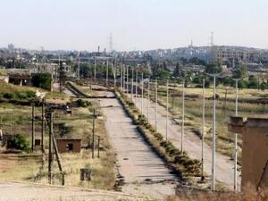 صورة عامة للطريق الرئيسية المؤدية إلى مخيم حندرات للاجئين الفلسطينيين

