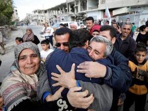 جانب من الاستقبال الحافل للرهائن السوريين في محافظة حمص
