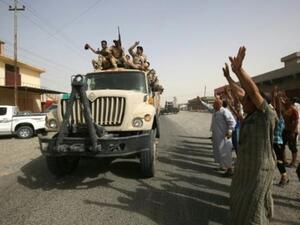 عائلات من مدينة الشرقاط في شمال العراق ترحب بتقدم الجيش في منطقتهم بعد طرد تنظيم الدولة الاسلامية
