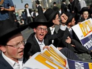 تظاهرة اليهود المتشددين ضد فرض الخدمة العسكرية الالزامية في القدس
