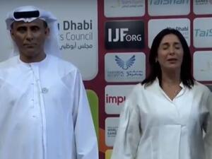 وزيرة الثقافة والرياضة الإسرائيلية ميري ريغيف تبكي اثناء اداء النشيد الوطني.
