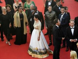 وزيرة الثقافة الاسرائيلية ميري ريغيف في مهرجان كان السينمائي في فرنسا ترتدي فستانا عليه صورة المسجد الأقصى في القدس
