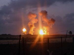 طائرات إسرائيلية “مُسيّرة” تلقي شُعلاً نارية على خيام المتظاهرين بغزة
