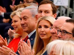 جاريد كوشنر (الثالث من اليسار)