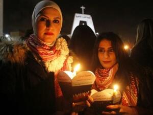 أردنيون مسلمون ومسيحيون شاركوا في مسيرة شموع نظمتها كنائس عمان رفضا لاعتراف واشنطن بالقدس عاصمة لإسرائيل

