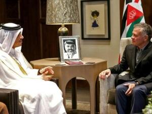 الملك عبد الله الثاني مستقبلا نائب رئيس الوزراء القطري وزير الخارجية الشيخ محمد بن عبد الرحمن آل ثاني في عمان
