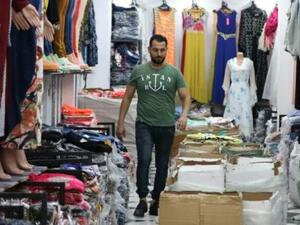 بائع في مدينة الرمثا الاردنية القريبة من الحدود السورية
