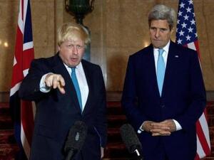 وزير الخارجية البريطاني بوريس جونسون (الى اليسار ) وبجواره نظيره الأمريكي جون كيري
