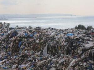 جبال النفايات تعلو في لبنان

