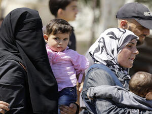 اجلاء 11 مريضا من بلدة مضايا المحاصرة قرب دمشق
