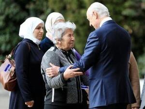 مبعوث الأمم المتحدة الخاص إلى سوريا ستافان دي ميستورا يتحدث مع مجموعة من النساء السوريات بشأن مصير أقاربهن المعتقلين أو المفقودين في جنيف

