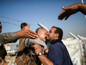 لقاء الاقارب في مخيم للنازحين من الموصل في منطقة خازر

