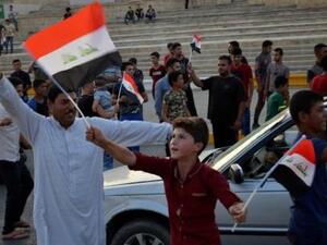 عراقيون يحتفلون بتحرير الموصل 
