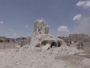 صورة مأخوذة من لقطات فيديو تظهر تدمير مسجد النوري الكبير في المنطقة القديمة بالموصل في شمال العراق يوم الخميس
