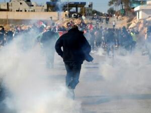 العشرات يتظاهرون تضامنا مع عهد التميمي في قريتها النبي صالح