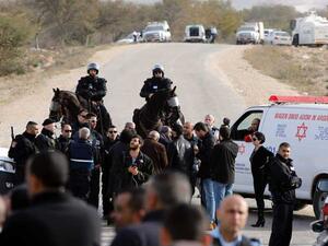 مقتل جندي اسرائيلي بعملية دهس في النقب واستشهاد المنفذ
شهيدان وعدة جرحى في قرية أم الحيران بالنقب برصاص شرطة الاحتلال التي دخلت لهدم منازل
