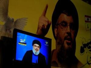 الأمين العام لجماعة حزب الله اللبنانية حسن نصر الله يظهر على شاشة تلفزيون وهو يتحدث في النبطية بجنوب لبنان
