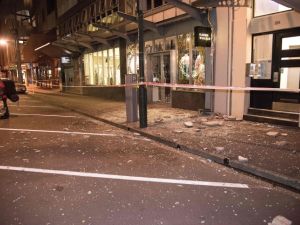 زلزال يضرب نيوزيلندا والآلاف يفرون من موجات تسونامي
