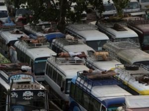 مقتل 16 شخصا في باكستان اثر سقوط حافلة في واد