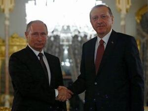 الرئيس الروسي فلاديمير بوتين (الى اليسار) ونظيره التركي طيب إردوغان في اسطنبول يوم 10 أكتوبر تشرين الأول 2016


