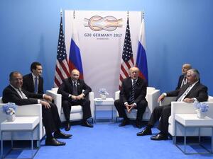 الزعيمان الروسي فلاديمير بوتين والامريكي دونالد ترامب يجتمعان على هامش قمة العشرين في مدينة هامبورغ الالمانية

