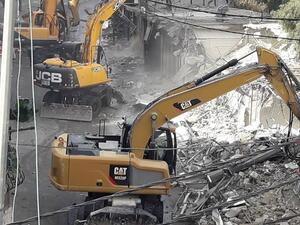 اسرائيل تهدم عشرين محلا تجاريا في مخيم شعفاط شمال القدس