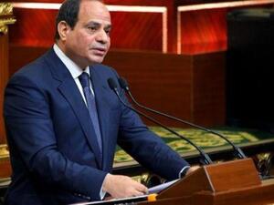 الرئيس المصري عبد الفتاح السيسي يتحدث أمام البرلمان في القاهرة يوم الثاني من يونيو حزيران 
