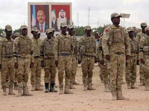 ضباط جيش صوماليون يحضرون برنامجا تدريبيا إماراتيا في قاعدة عسكرية في العاصمة مقديشو 
