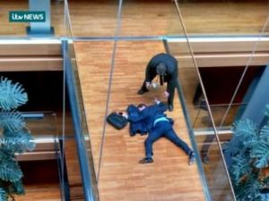 نقل المرشح لزعامة حزب "استقلال بريطانيا" للمستشفى بعد مشادة في البرلمان الاوروبي

