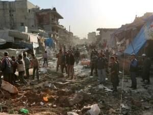 قتل أكثر من ستين شخصا غالبيتهم الساحقة من المدنيين في غارات جوية استهدفت سوقا في بلدة الأتارب