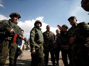 جنود سوريون وروس على مشارف الغوطة الشرقية
