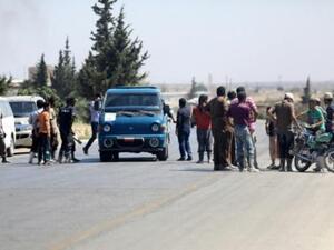 تجمع لأصحاب مقالع الحجارة قرب معبر مورك بين أدلب وحماة في سوريا احتجاجاً على زيادة الرسوم التي تفرضها هيئة تحرير الشام على شاحنات تقل الحجارة من إدلب إلى مناطق النظام السوري

