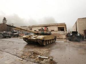 دبابة من وحدات الرد السريع العراقية خلال اشتباكات مع متشددي تنظيم الدولة الإسلامية في الموصل

