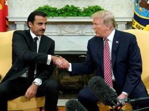 الرئيس الأمريكي دونالد ترامب لدى اجتماعه مع أمير قطر الشيخ تميم بن حمد ال ثاني في البيت الأبيض بواشنطن
