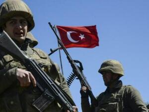 جنود اتراك خلال مهمة في ماردين

