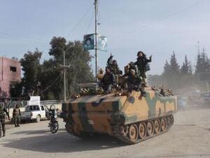 قوات تركية وعناصر من الجيش السوري الحر في عفرين 
